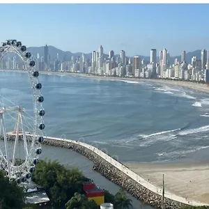 https://frente-mar-espetacular-vista-mar-roda-gigante.santa-catarina-brasil.com